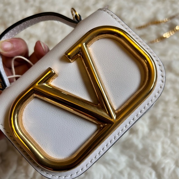 Valentino V logo  Bag brand new ! - Picture 3 of 3